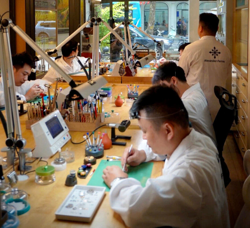 Bàn kỹ thuật - Alexander Ferros